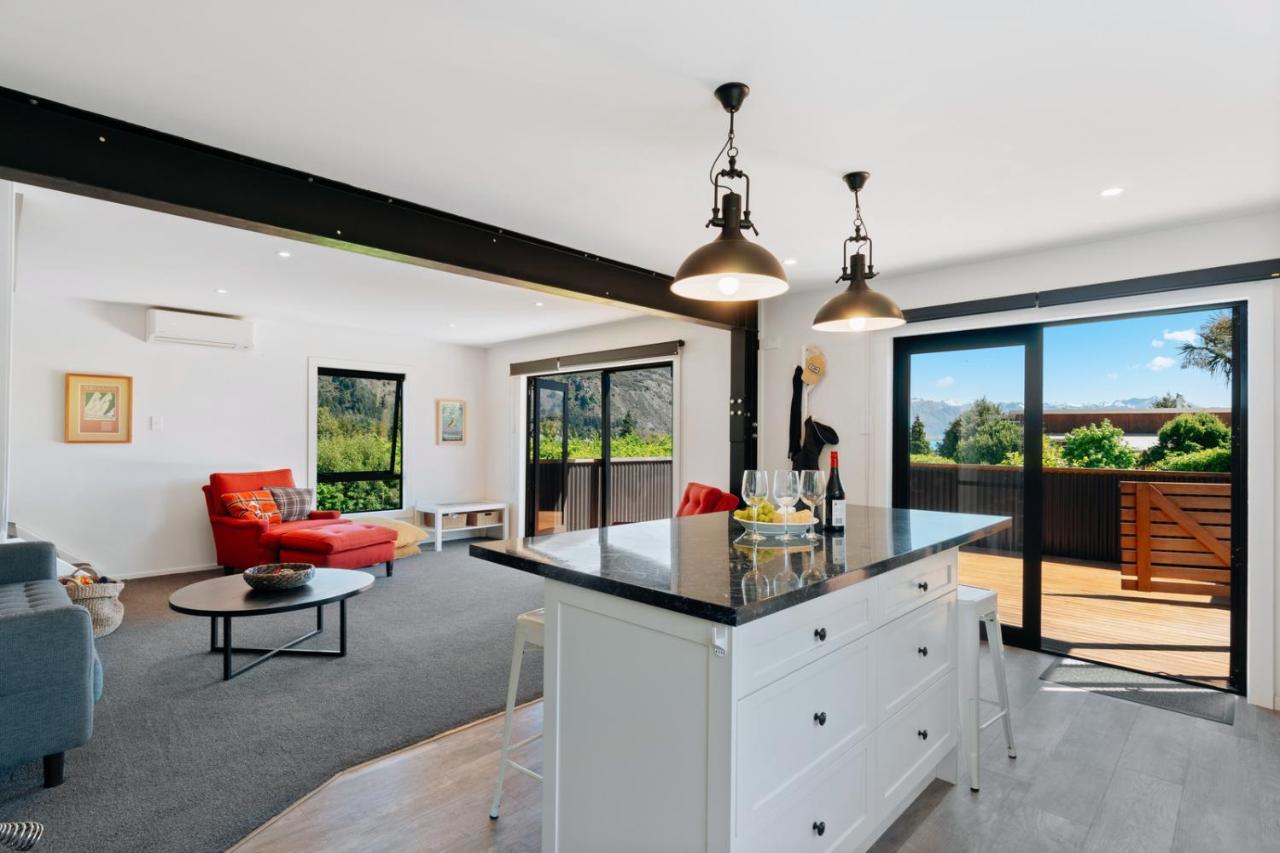 Views On Parry - Lake Hawea Holiday Home Exterior foto